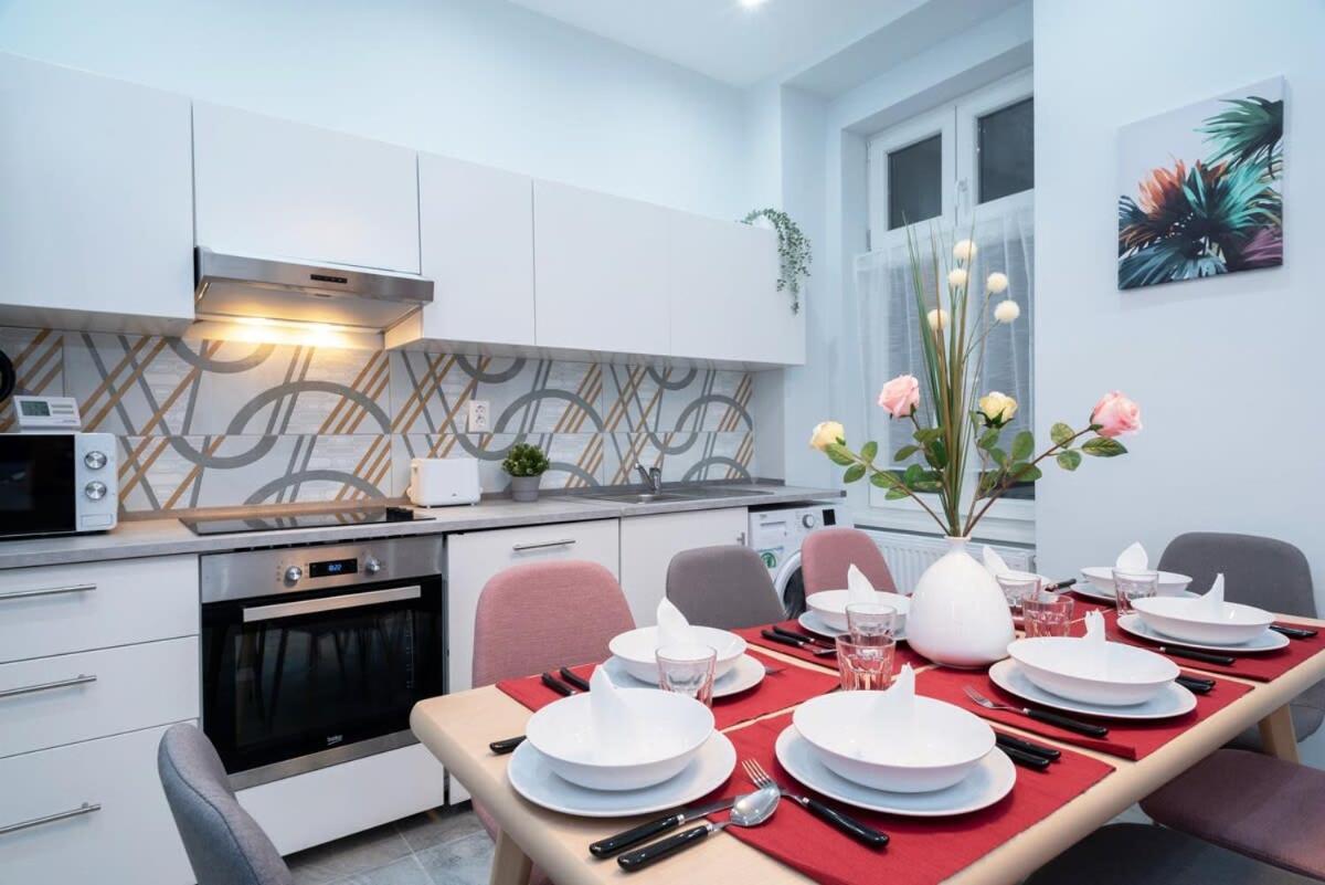 New Spacious Apartment At Superb Location ブダペスト エクステリア 写真