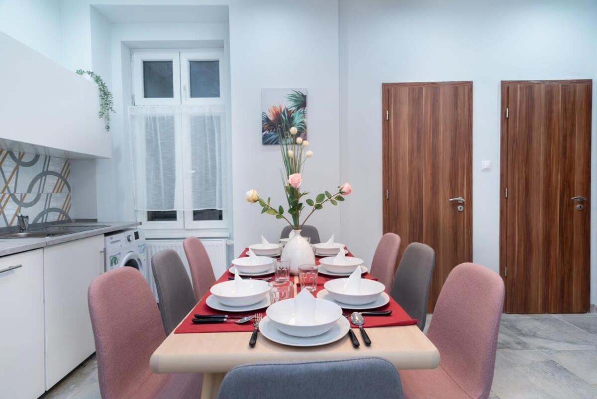 New Spacious Apartment At Superb Location ブダペスト エクステリア 写真